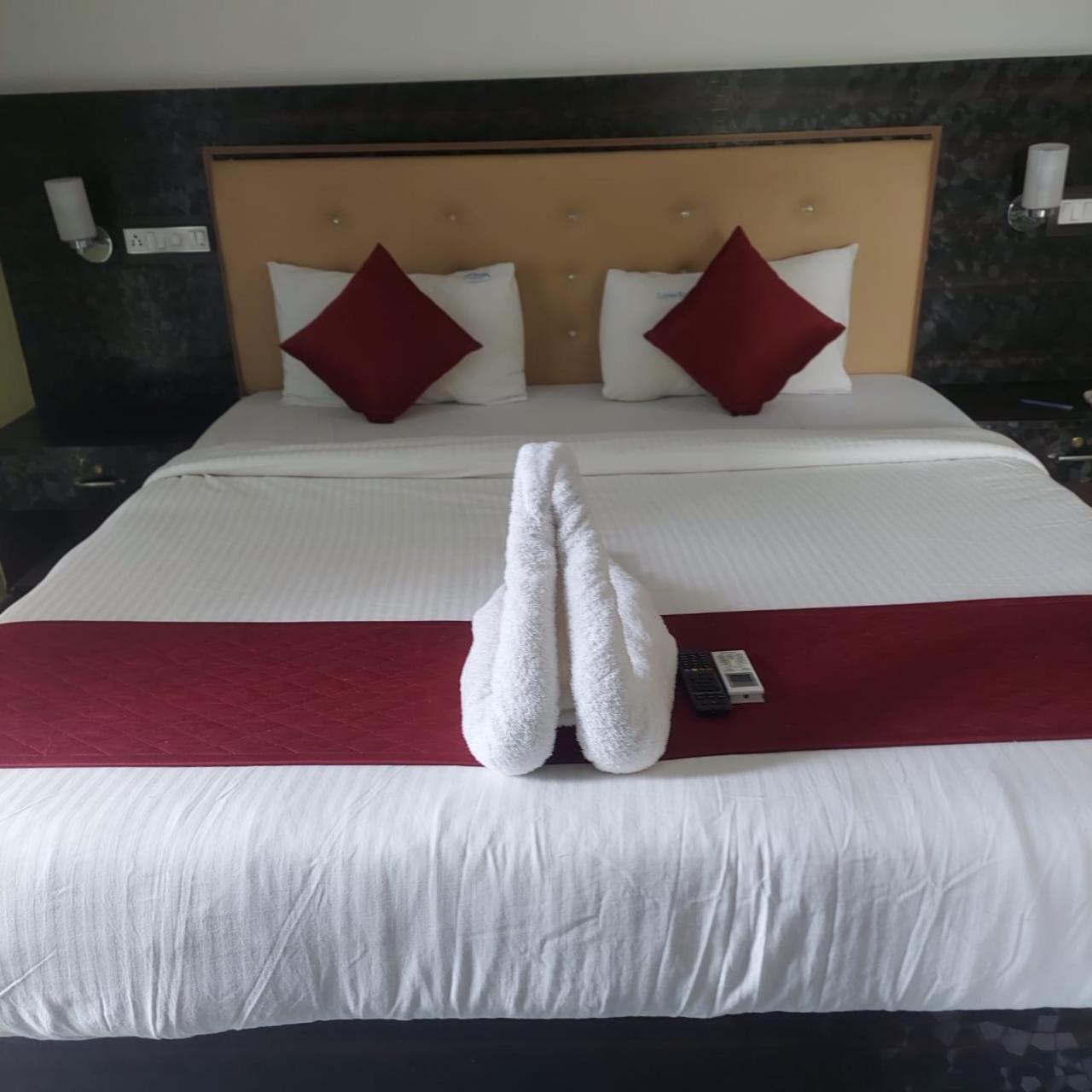 Dolphin Resort Yelagiri Exterior photo