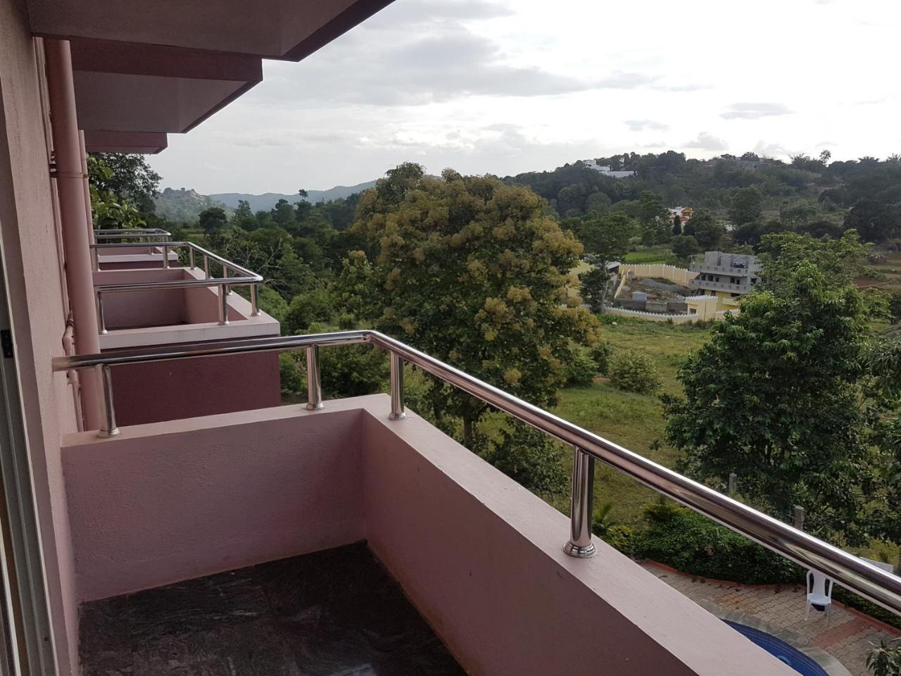 Dolphin Resort Yelagiri Exterior photo