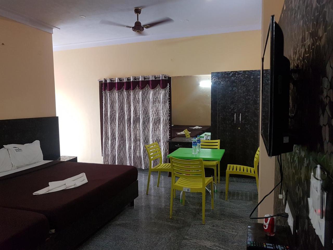 Dolphin Resort Yelagiri Exterior photo